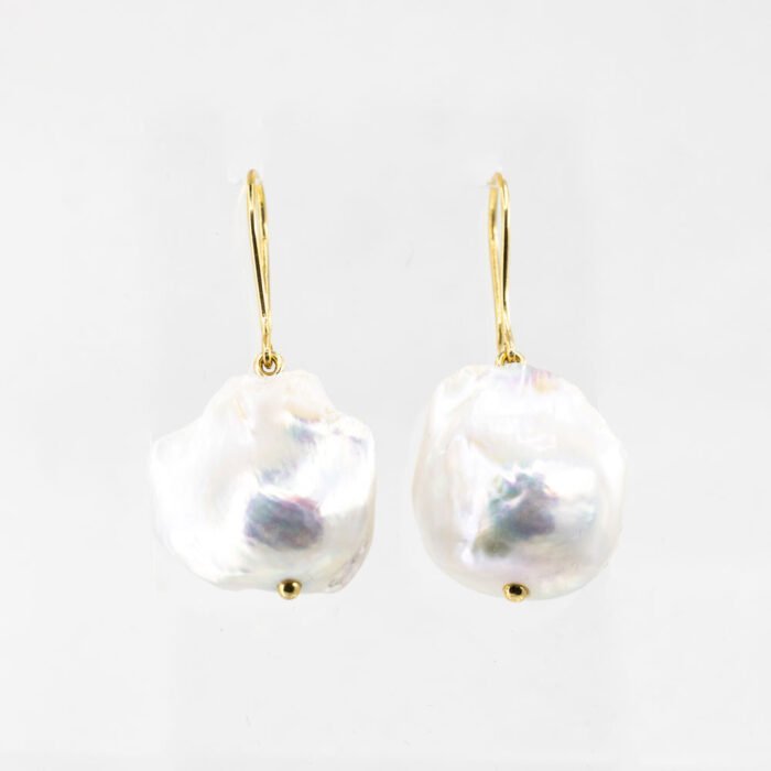 Baroque pearl earring