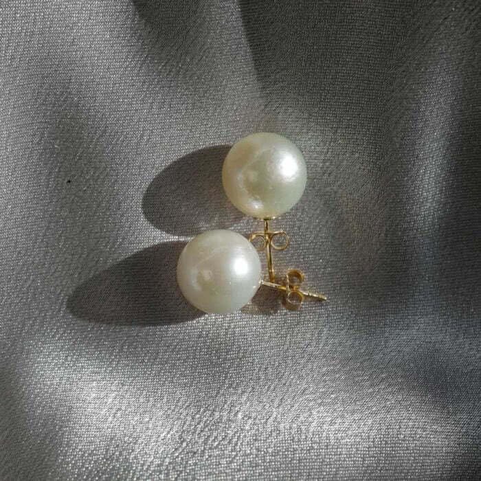 South Sea Pearl White 12mm Earring in 18k Gold