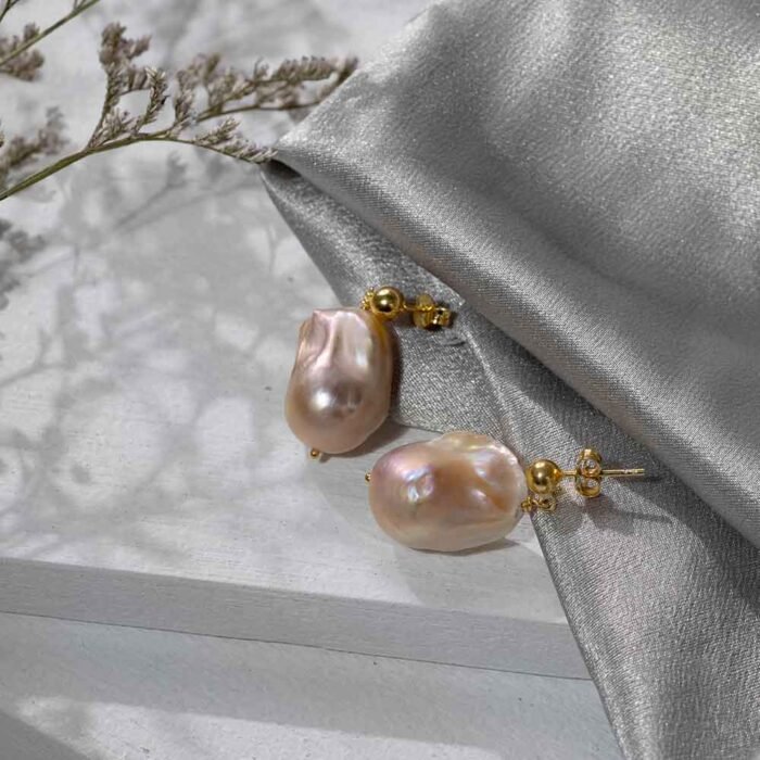 Pink baroque pearl earring in 18k gold plated sterling silver