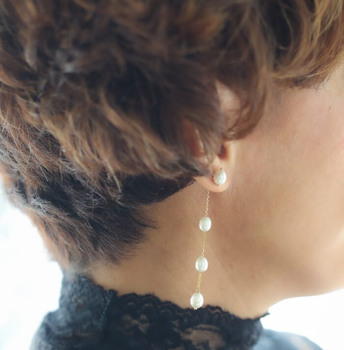 White Freshwater drop earring in Silver 18k gold plating