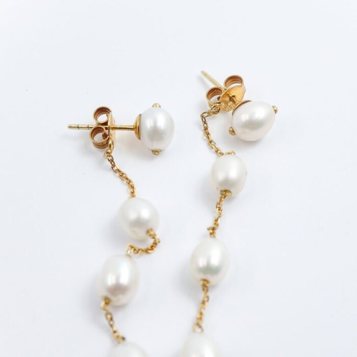 Freshwater pearl earring