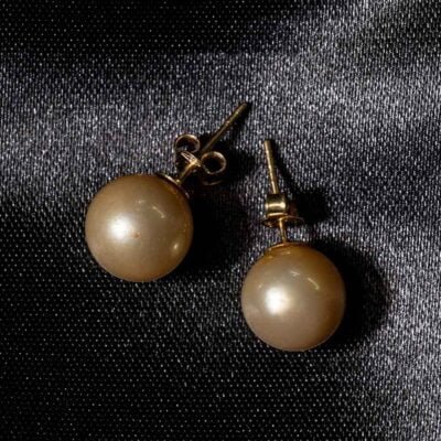 South Sea Earrings Champagne color 10.5mm in 18k Gold
