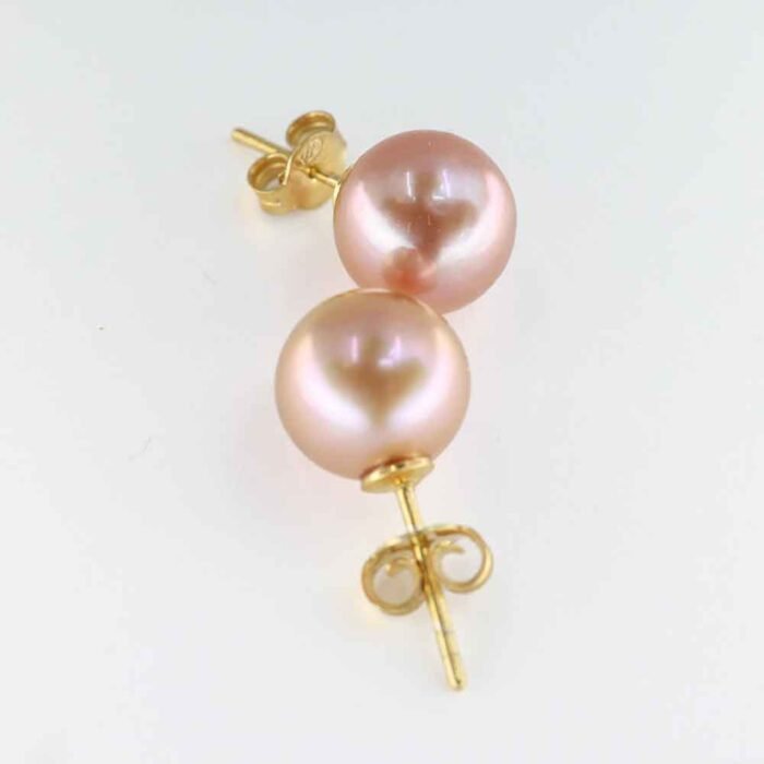 Pink freshwater pearl 10-11mm stud earrings in 18k gold-plated silver - Image 2