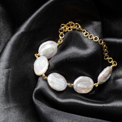 Oval flat white keshi pearl bracelet in 18k gold-plated silver